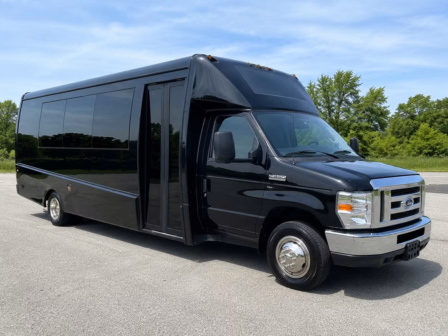 syracuse 18 passenger minibus rental